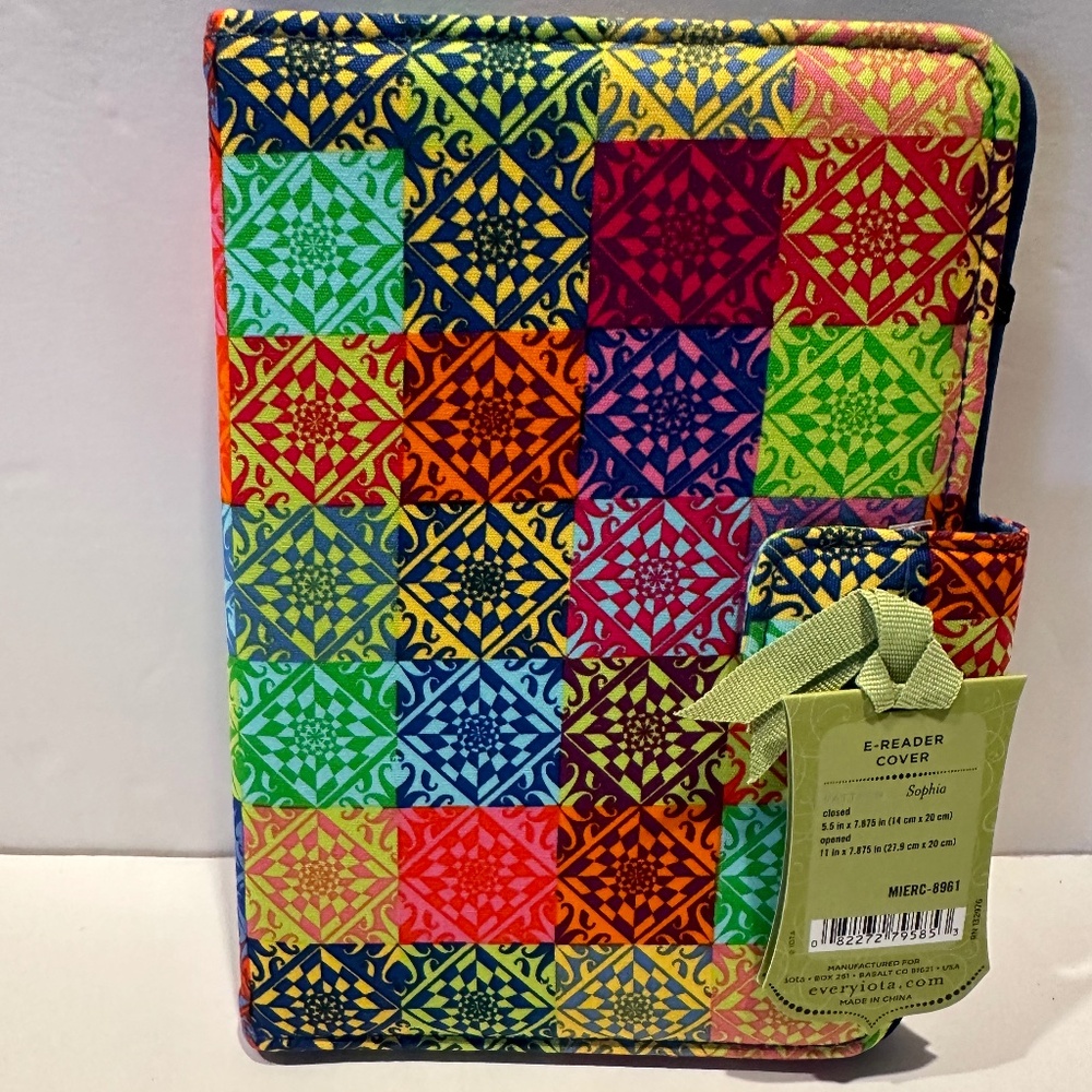 Iota Chic eReader Case. New.